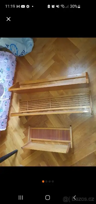 Tři retro poličky