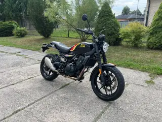 2026 Royal Enfield Guerrilla 450 Playa Black - odpočet DPH