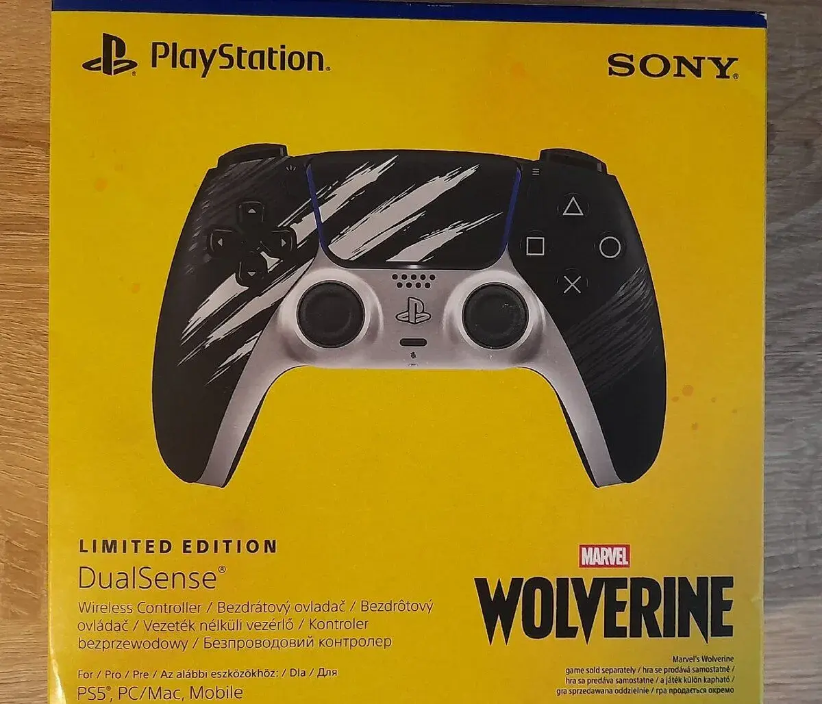 PS5 DualSense - Wolverine Adamantium Limited Edition