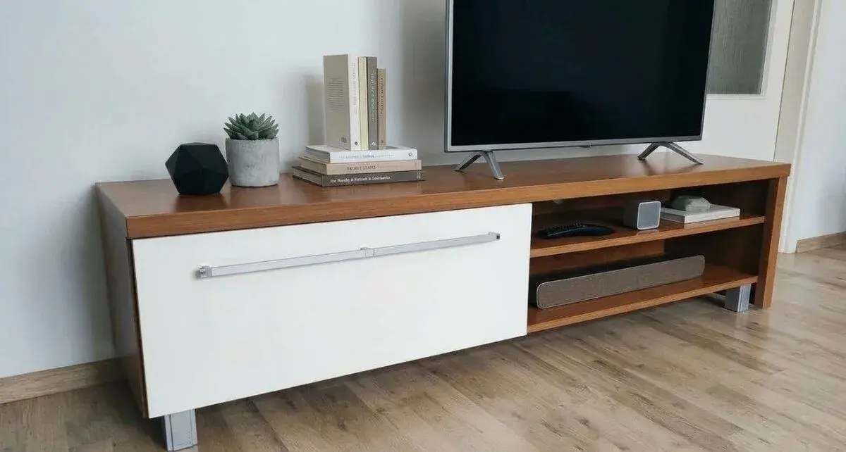 Tv stolek