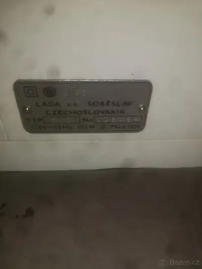 Šicí stroj lada