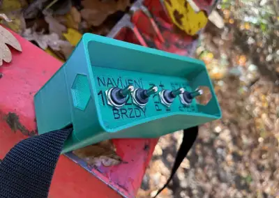 Dálkové ovládání navijáku pro lesní traktor