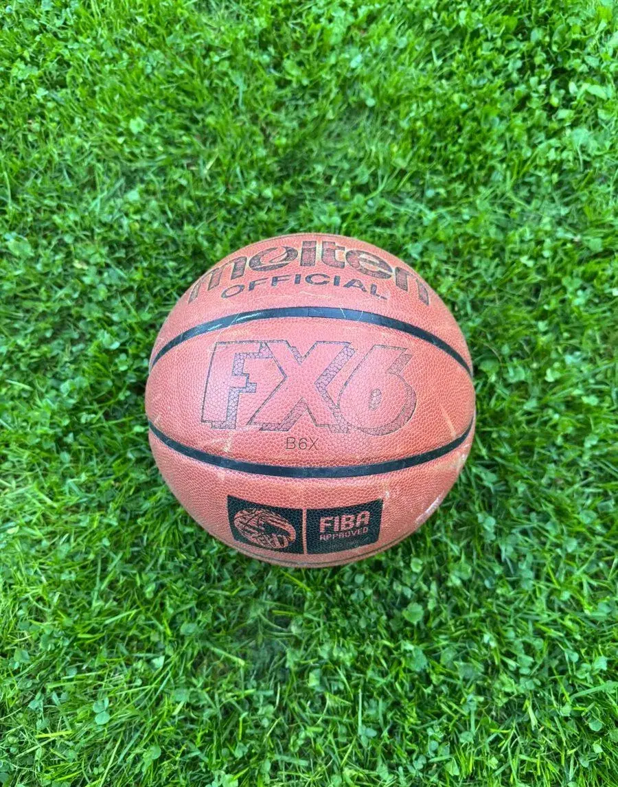 Basketbalový míč Molten FX6 / B6X