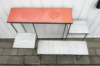 stolek na kvetiny Brusel