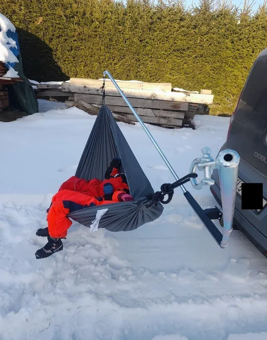 Hamaka za auto na tažné zařízení