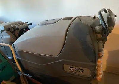 Úklidový stroj NILFISK BA