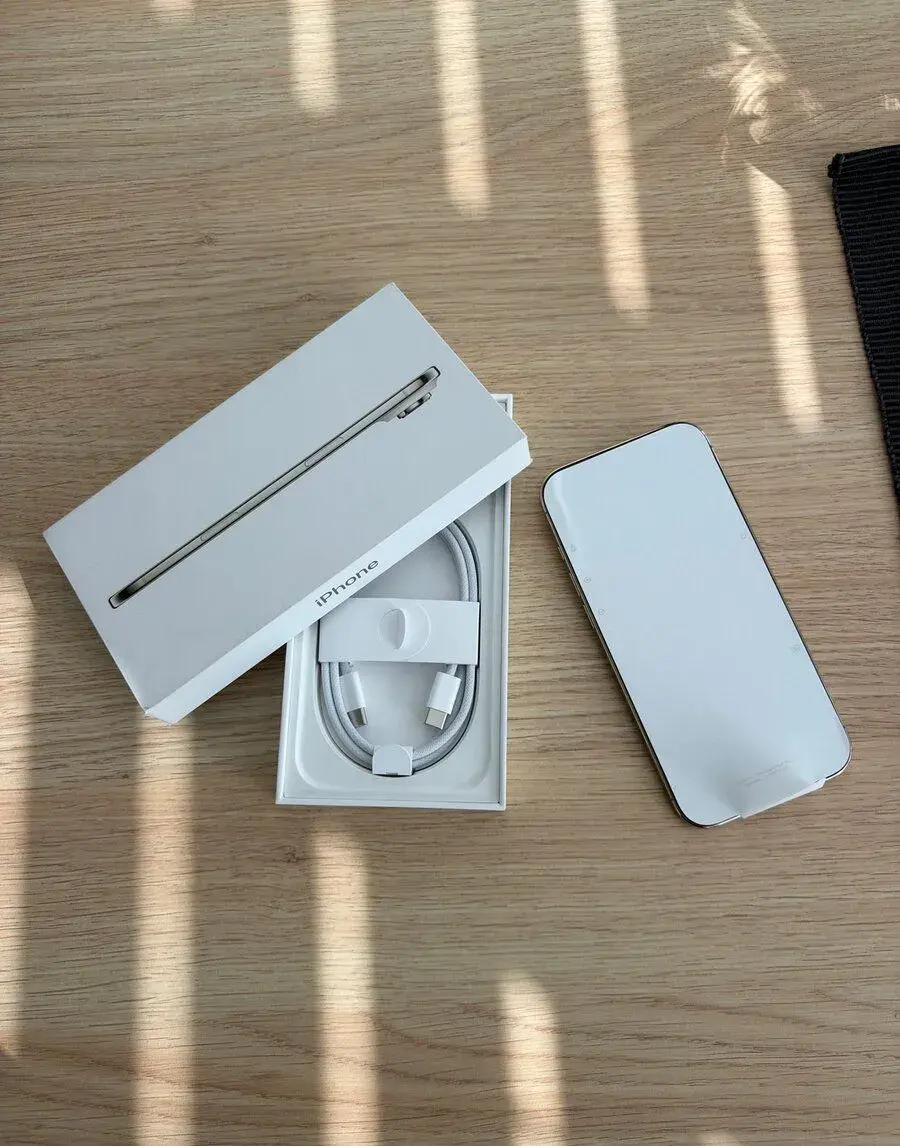 iPhone Air 512 GB světle zlatý, baterie 100 %, rok záruky