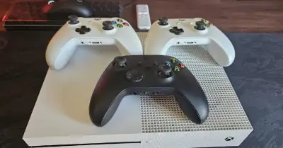 Xbox one S 1tb + 3 ovladače