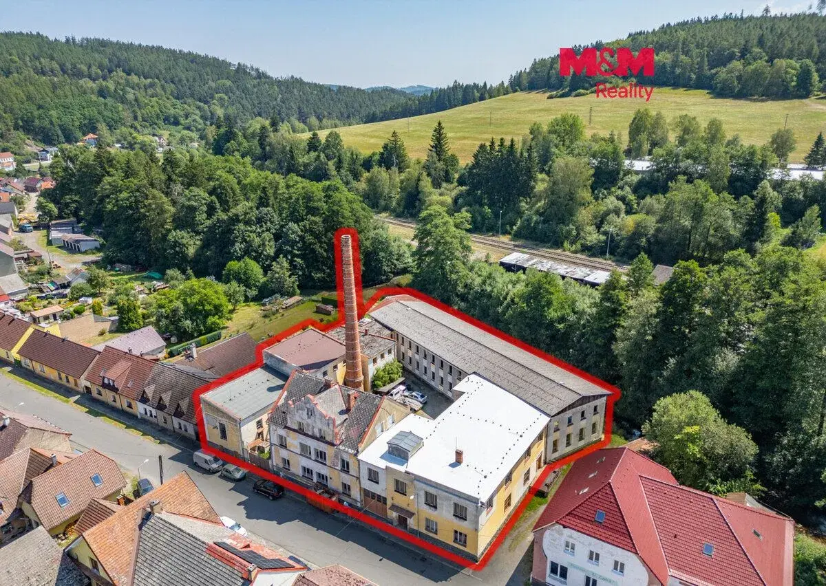 Prodej výrobního objektu, 2640 m², Kolinec