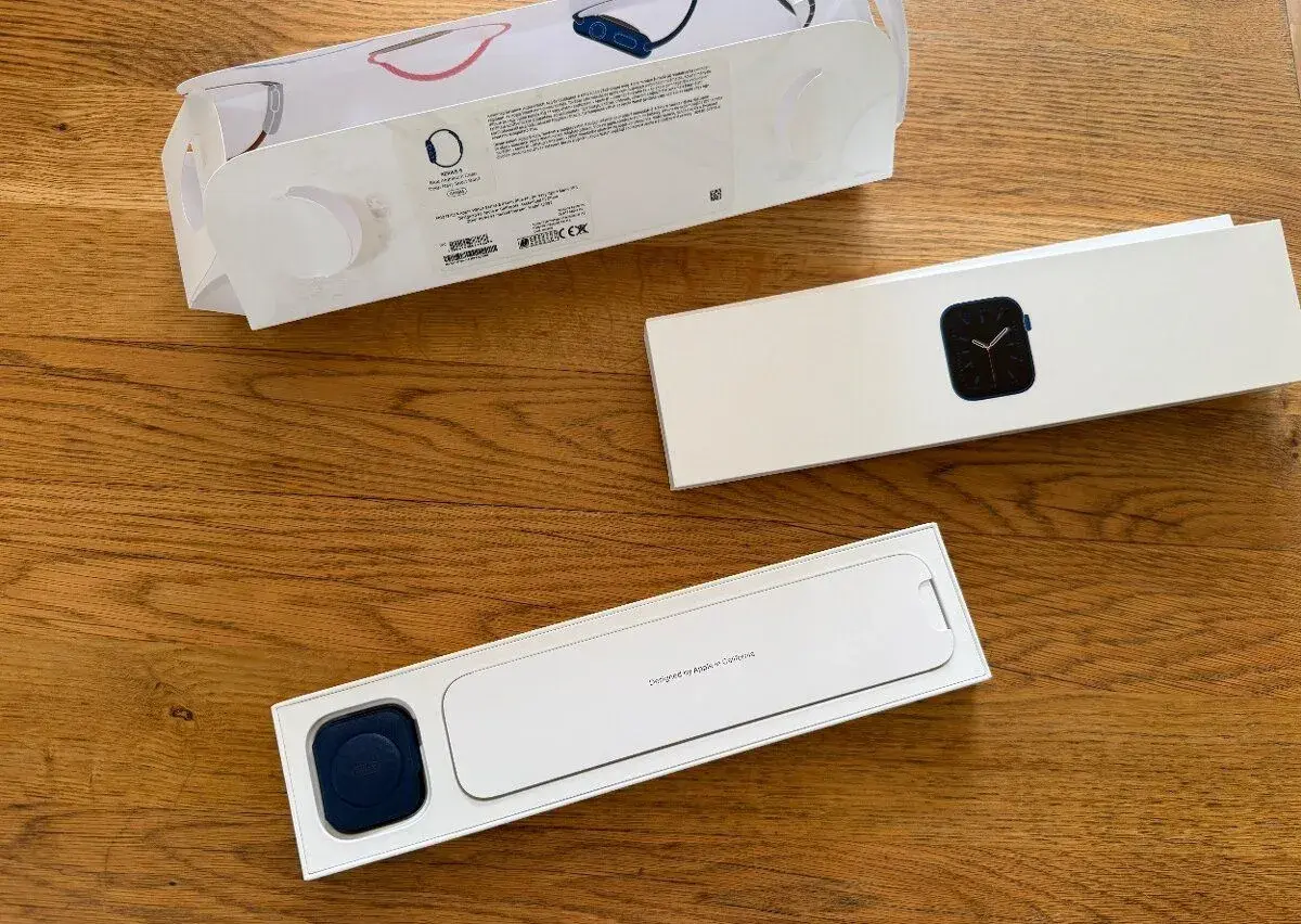 - Apple Watch Series 6 - původní balení