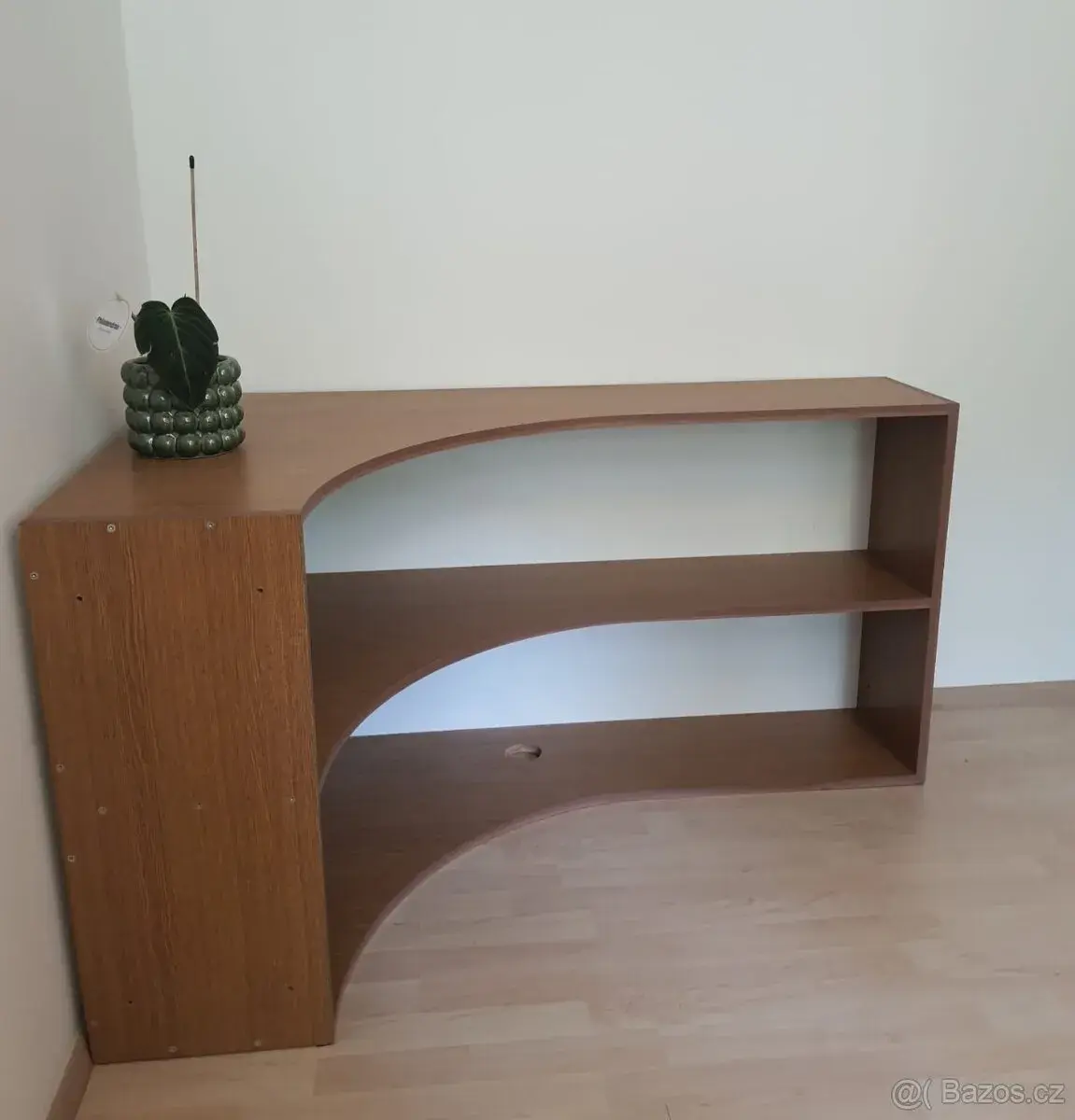 Rohový regál