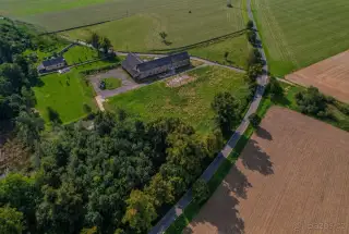 PRODEJ AREÁLU 16 000 m² S RYBNÍKEM A BUDOVOU 700+ m²