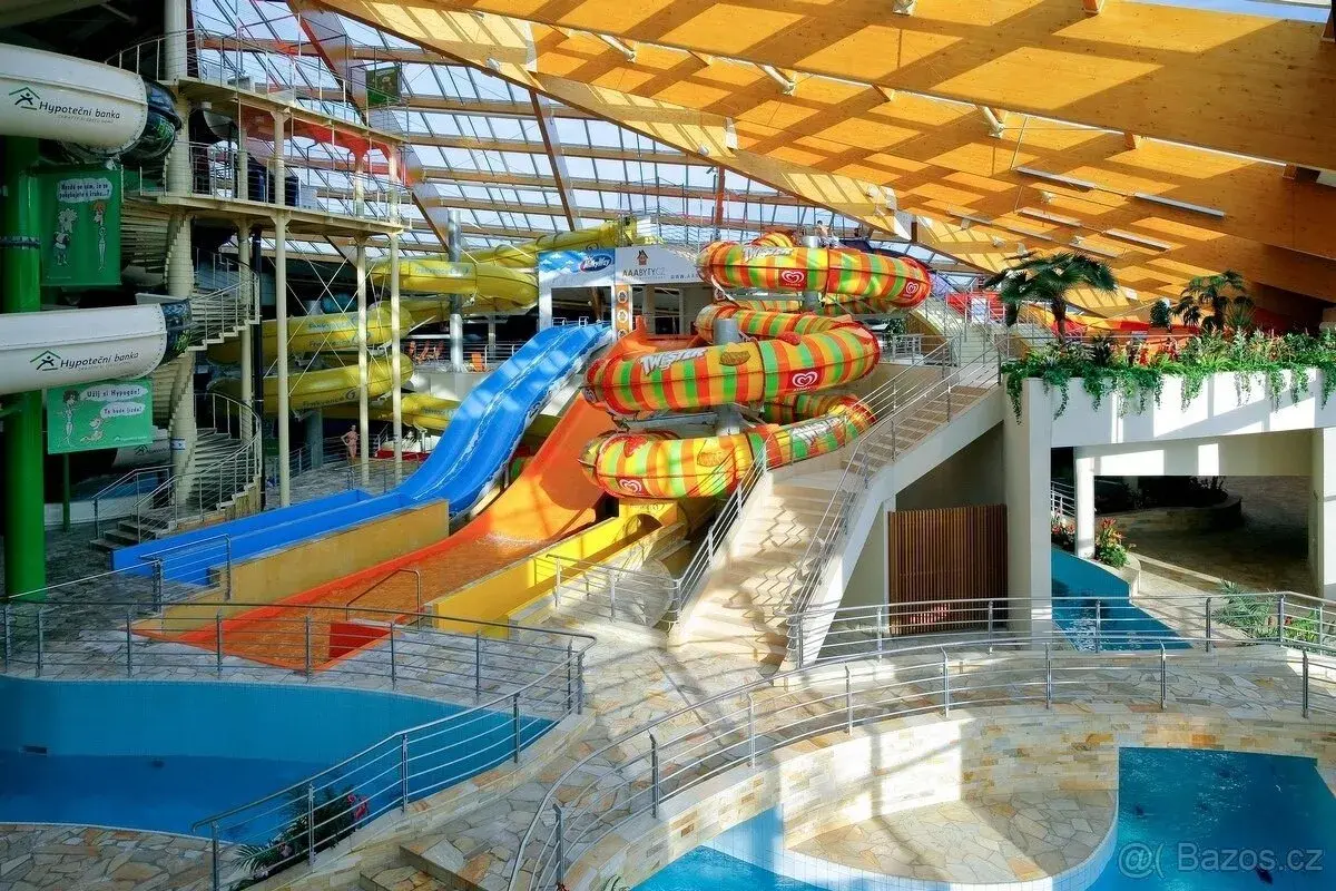 3 dospělé celodenní vstupenky do Aquapalace Praha