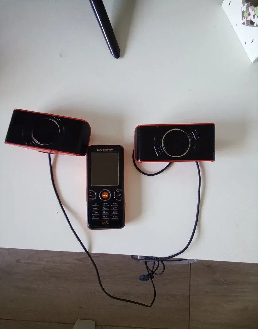 Sony Ericsson walkman a reproduktory