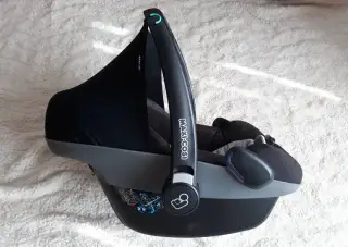 Autosedačka Maxi-cosi Pebble černá