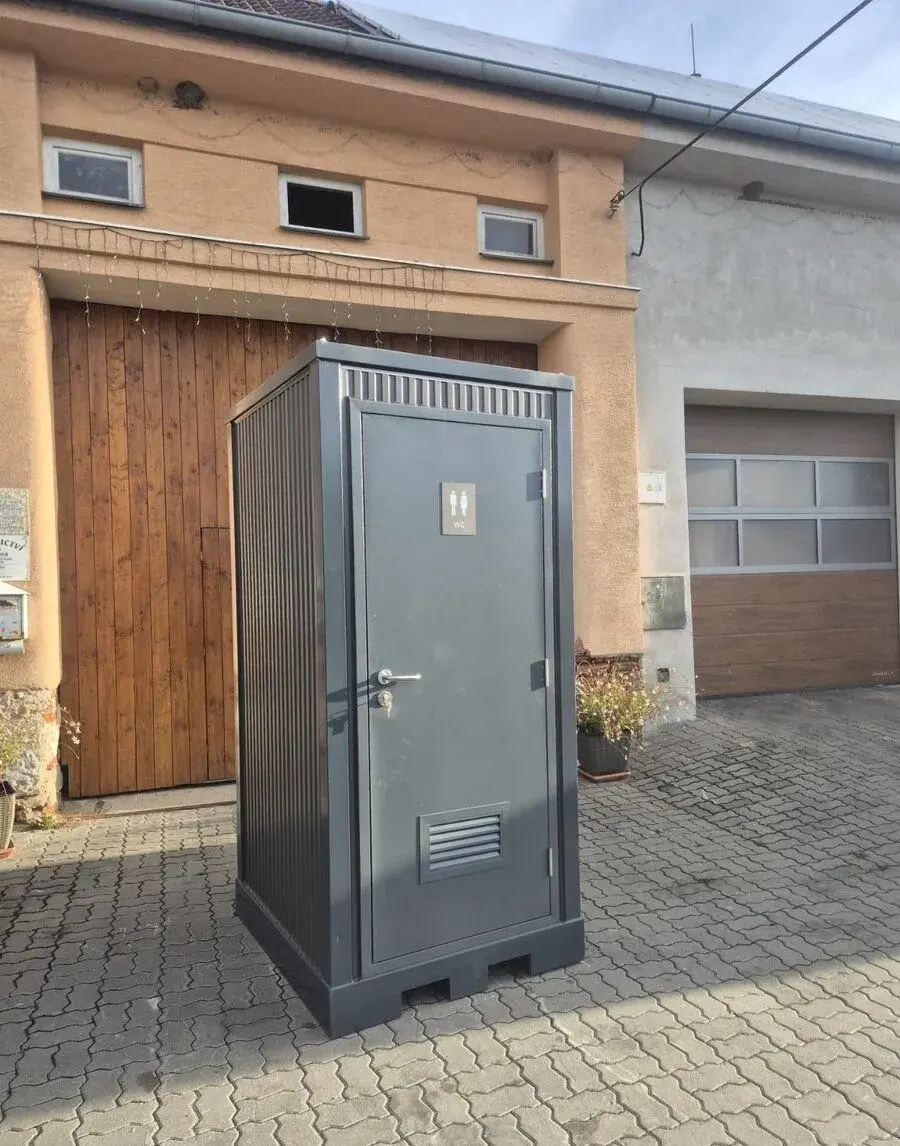 Sanitární kontejner 1x WC – zateplený mobilní záchod, WC buň