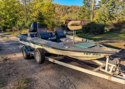 Rybařská loď Ranger s motorem Mercury 150 Hp