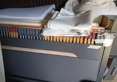 Moc pěknou postel 180x200 komplet se vším