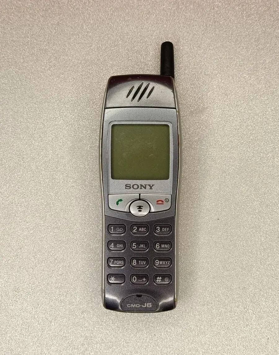 Sony CMD-J6 – retro mobilní telefon, netestovaný, bez nabíje