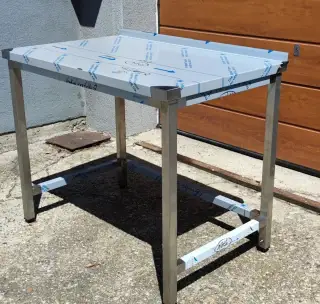 Přístěnný nerezový gastro stůl