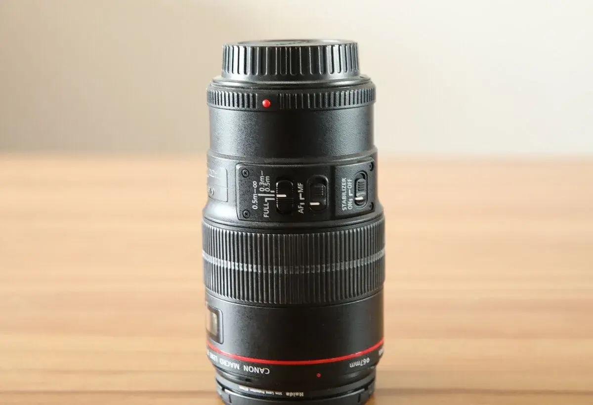Objektiv Canon EF 100mm f/2.8L IS Macro USM