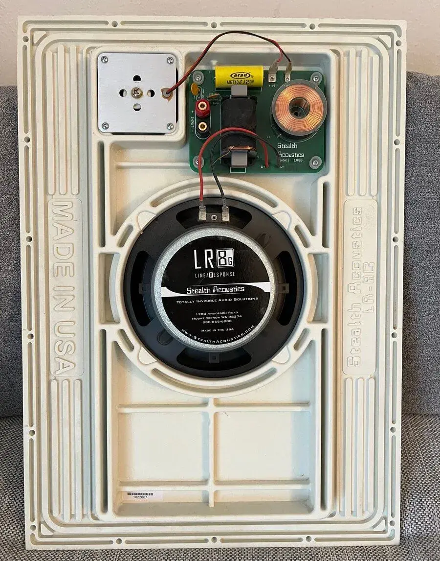 Neviditelný dvoupásmový reproduktory Stealth Acoustics LR8G