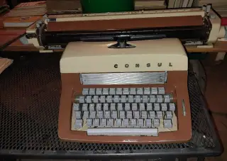 Psací stroj Consul 203