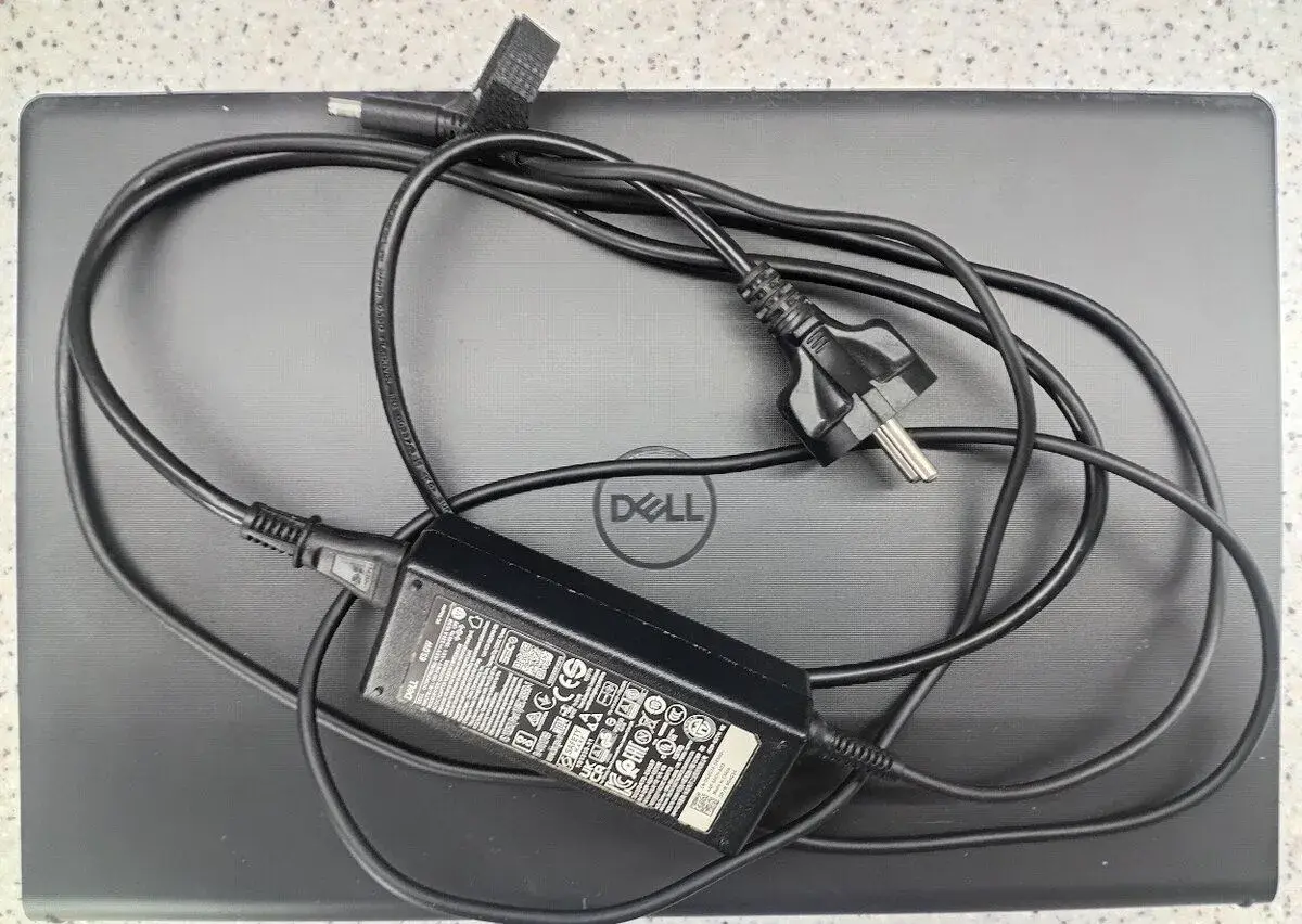 Dell Vostro 3520 Intel Core i5 12GB 512GB záruka