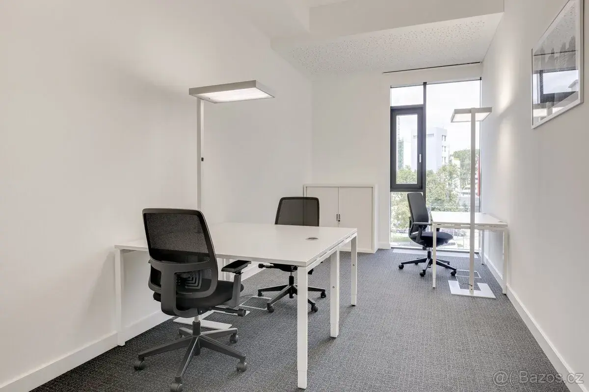 Pronájem kanceláře, 60 m² - Praha - Holešovice