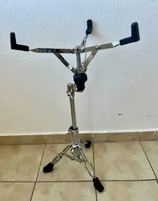 Tama stojan na bubínek.
