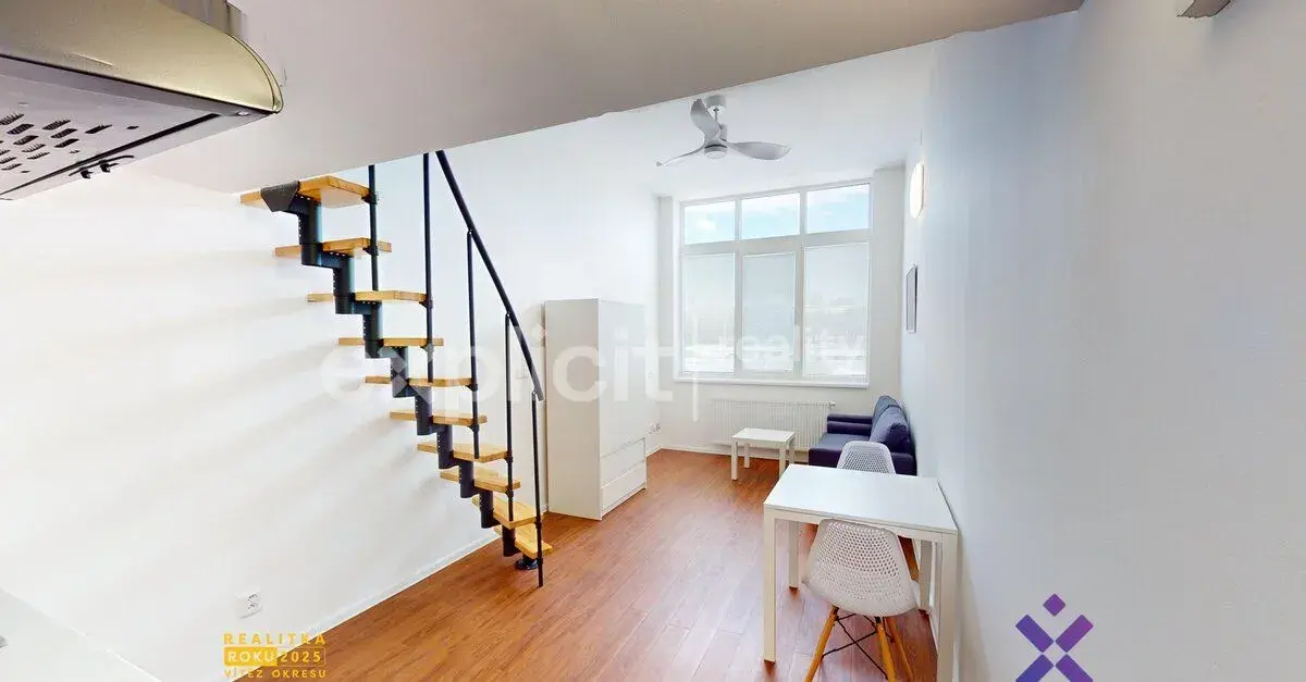 Pronájem ateliéru 1+kk, 29 m² - Zlín (Loft), ev.č. 02474-2