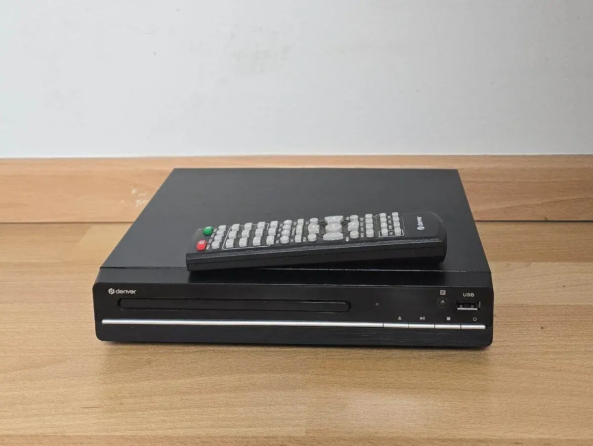 Denver DVH-7787MK2 / DVD přehrávač / USB