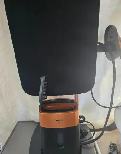 Žehlící systém a napařovač oděvů Tefal IXEO