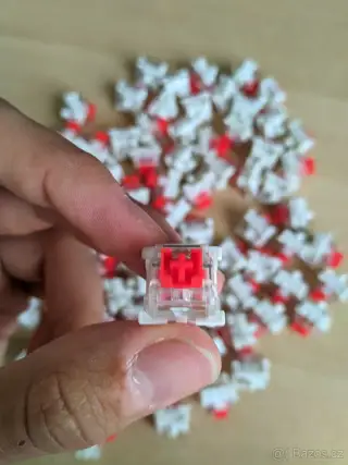 Spinače červené Outemu Red 3pin 87 kusů