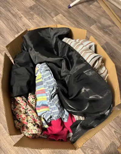 Balík 10 KG dámského oblečení M-XL