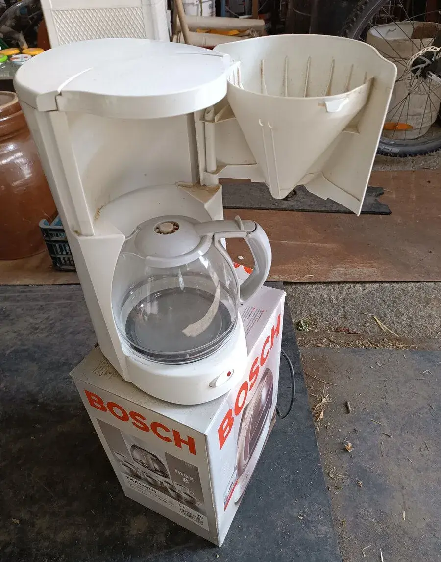 kávovar značky BOSCH TKA1401N 800W max 8 šálků