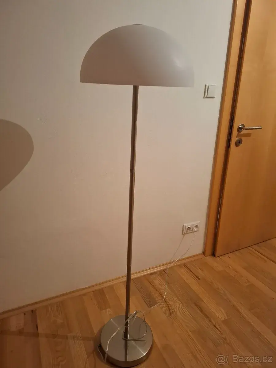 Stojaci lampa