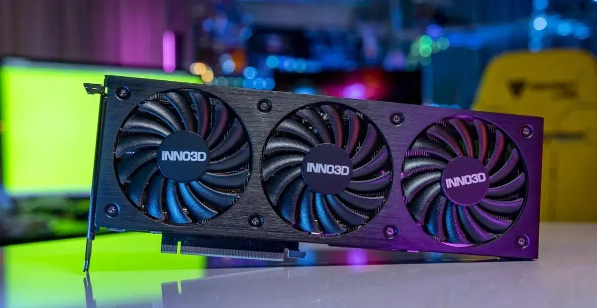 INNO3D GeForce RTX 3080 10GB – stav, odladěný UV, 270 W