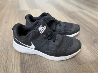 Tenisky Nike vel.33