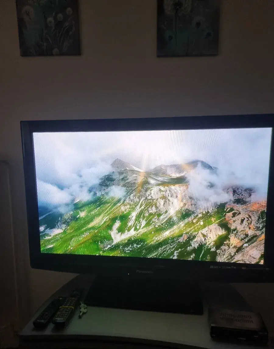 Plazmová TV Panasonic s DVB-T2 MASCOM set-top boxem + otočný