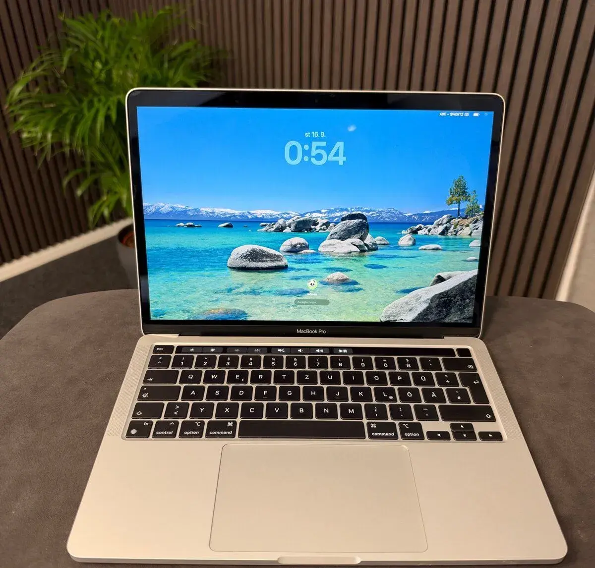 MacBook Pro M1 13” (2020) 8GB/512GB, rok záruka
