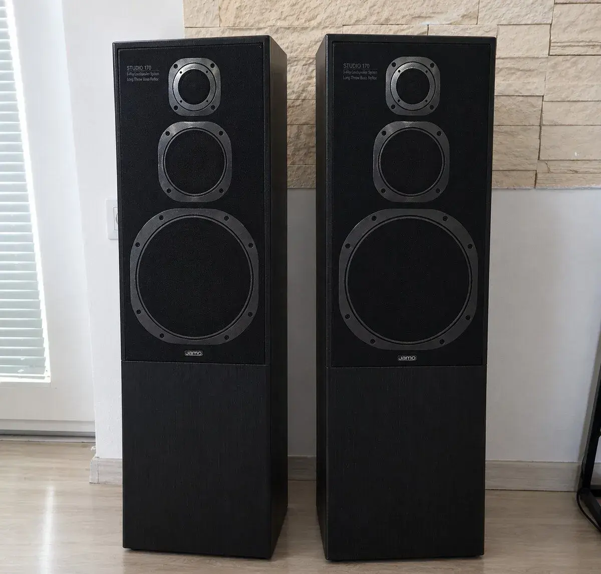 Sloupové reproduktory Jamo Studio 170 – Made in Denmark