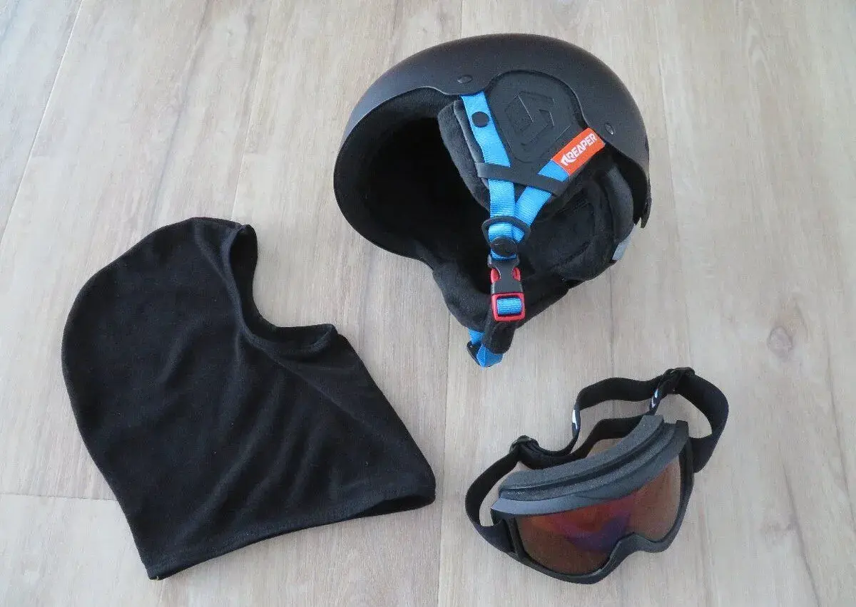 Set - Helma na lyžování, kukla, brýle