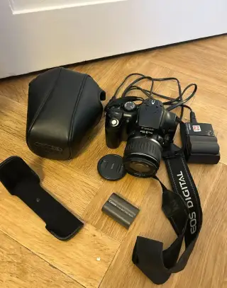 Canon EOS 300D + objektiv EF-S 18-55 mm + pouzdro + CF karta