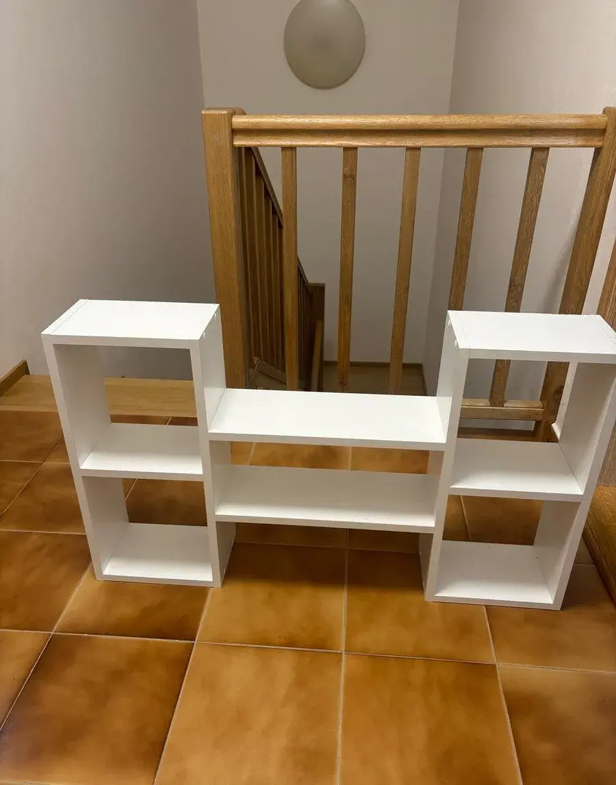 Polička na dekorace na stěnu