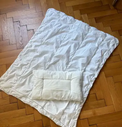 Deka a polštář Ikea