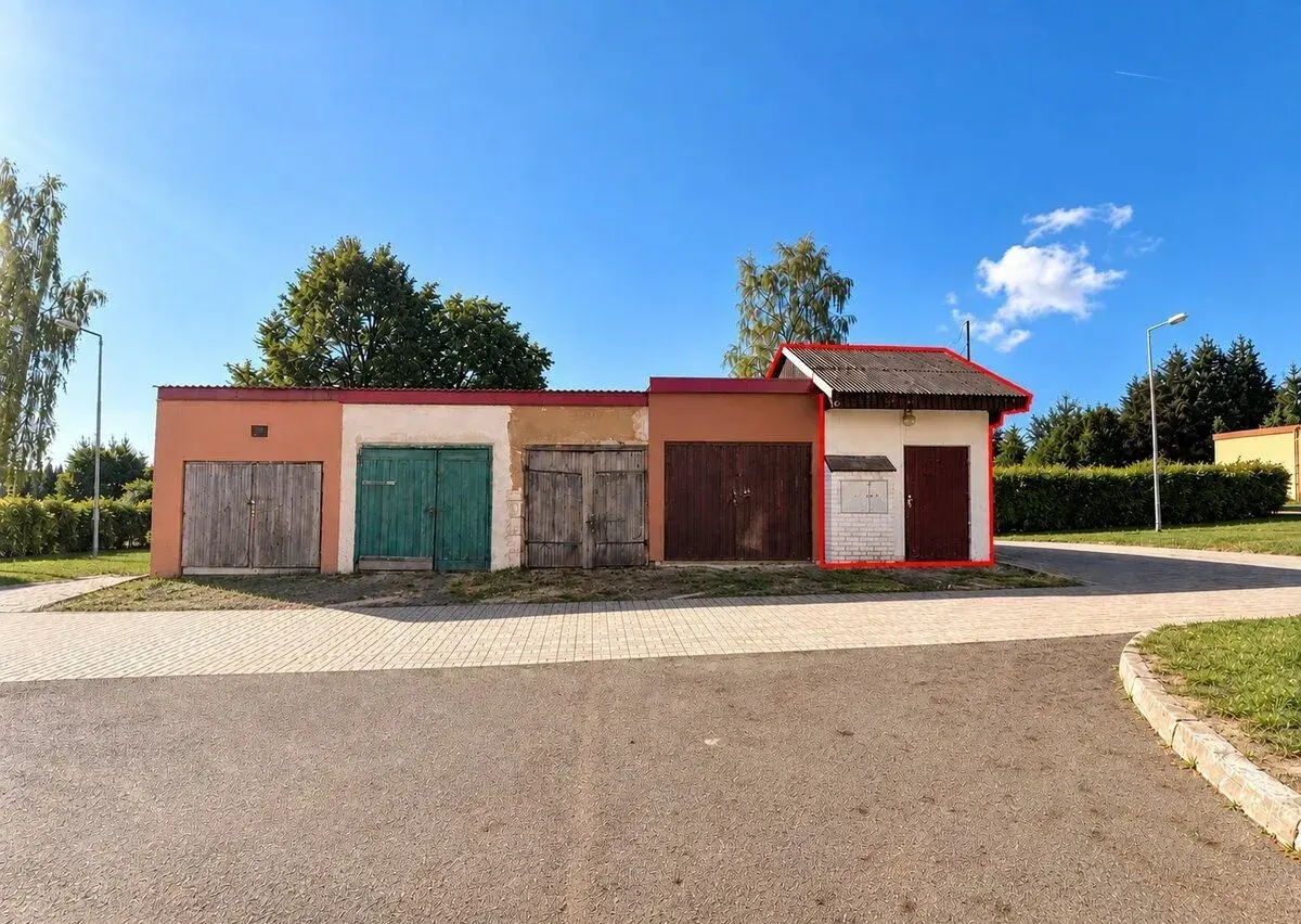Prodej nebytového prostoru - prodejna (garáž, sklad) 20 m²,