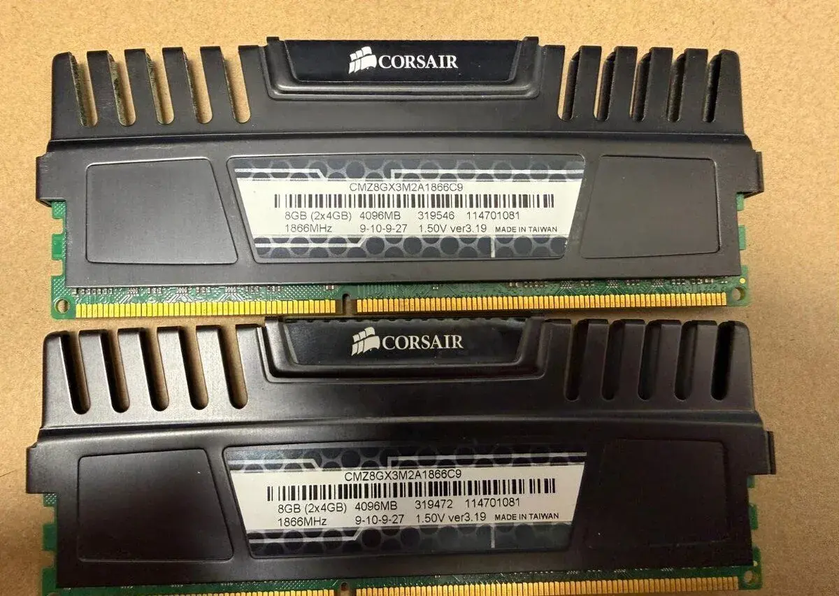RAM Corsair 8GB (2×4GB) DDR3 1866MHz – CL9, chladiče