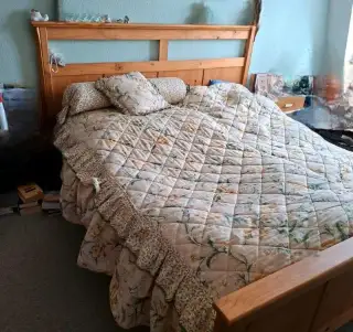 Postel manželská 200x200 cm s rošty - bez matrací