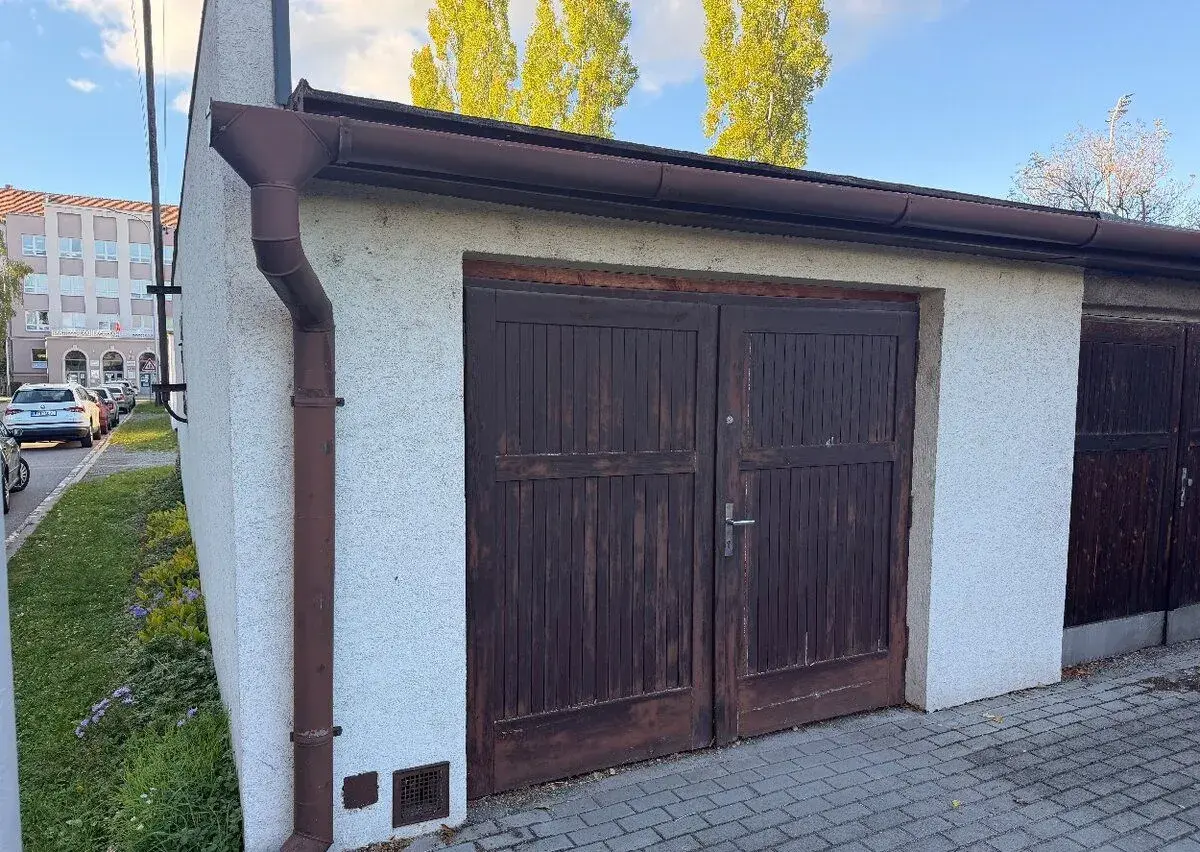 Pronájem garáže-elektřina, ul.Komenského,Hlučín - [24.9. 202